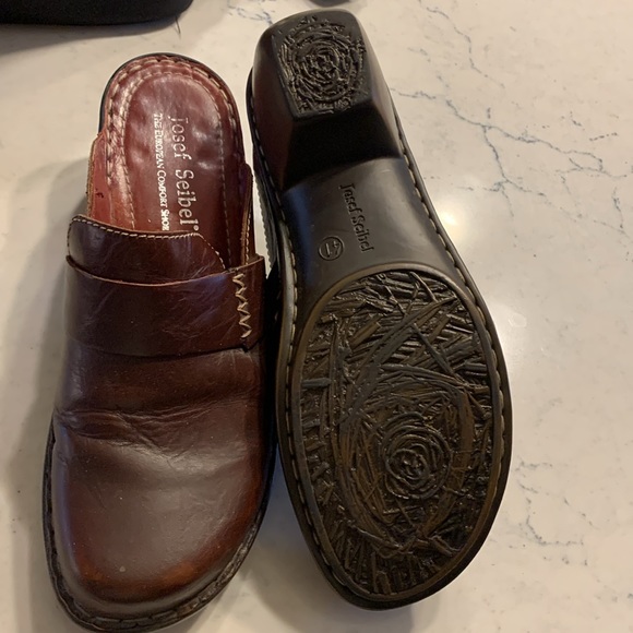 Clogs - Picture 3 of 4